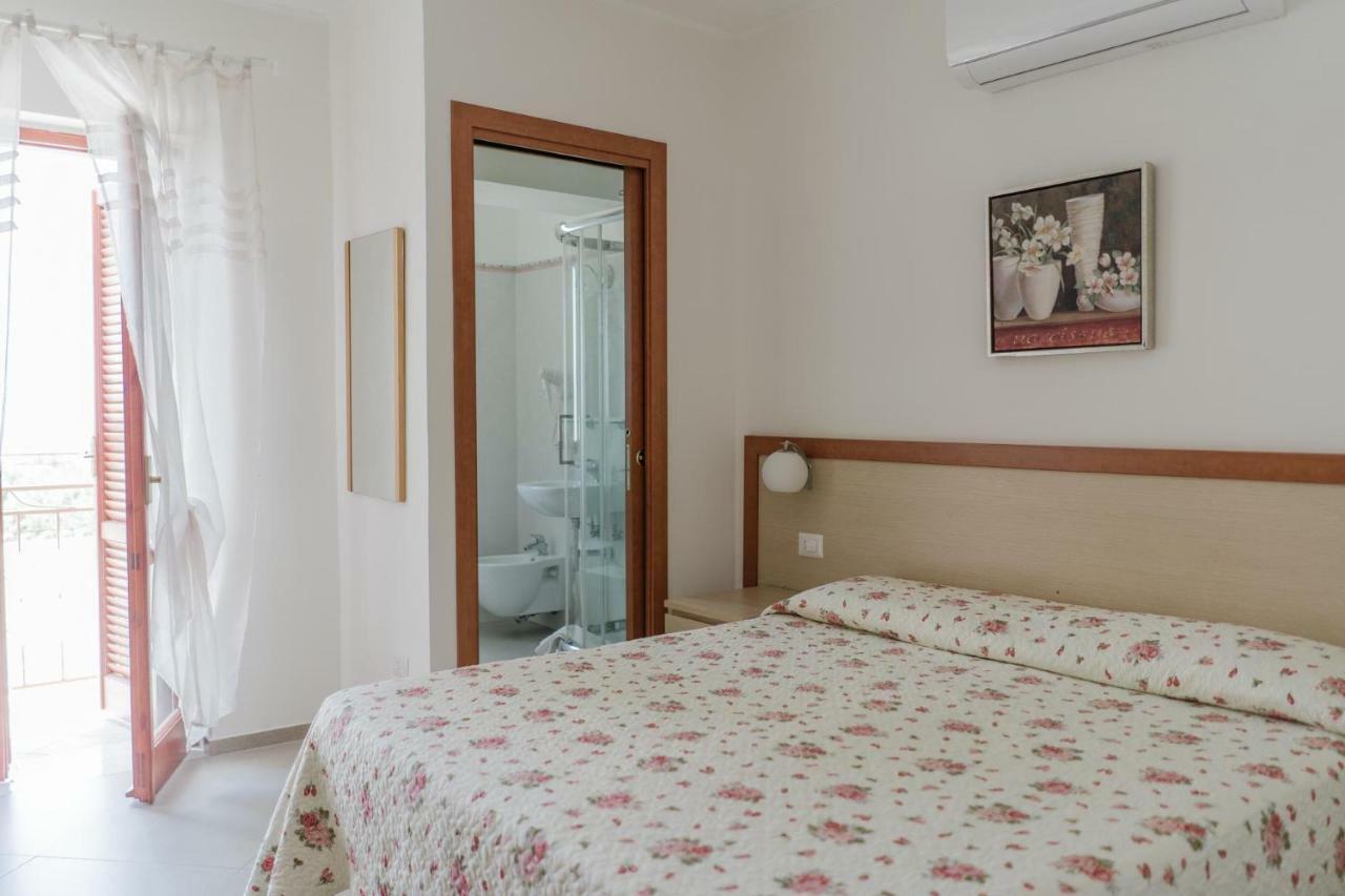 Hotel Santa Rosalia Marina di Camerota Ngoại thất bức ảnh